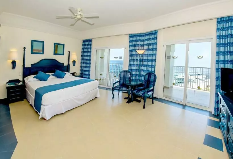 سوییت جونیور با چشم‌انداز دریا, Hotel Riu Emerald Bay - All Inclusive