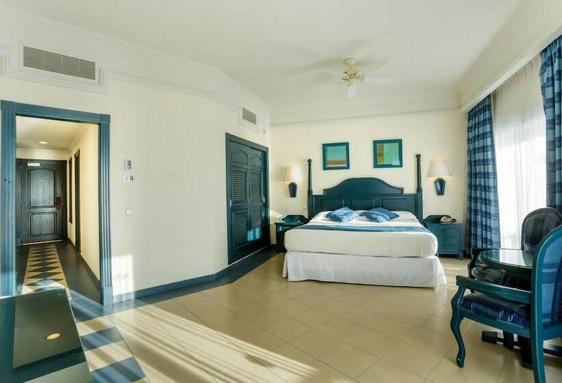 סוויטת ג'וניור נוף לים, Hotel Riu Emerald Bay - All Inclusive