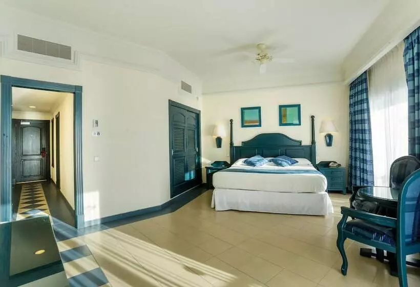 سوییت جونیور با چشم‌انداز دریا, Hotel Riu Emerald Bay - All Inclusive