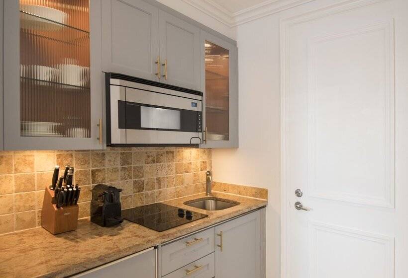 سوئیت جونیور با چشمانداز, Seven Stars Resort & Spa