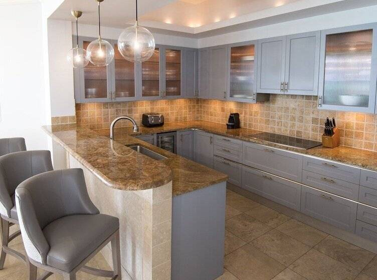 سوییت با چشمانداز دریا, Seven Stars Resort & Spa