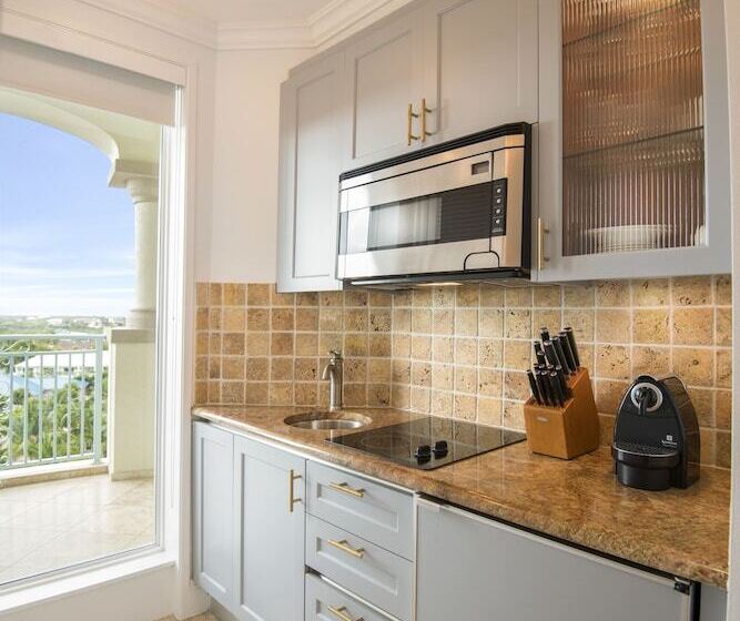 سوییت جونیور با چشمانداز دریا, Seven Stars Resort & Spa