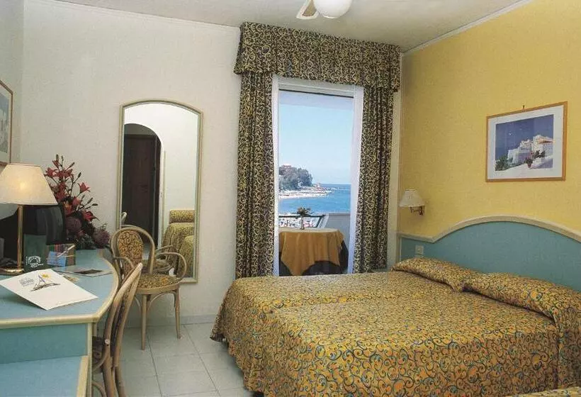 اتاق اساندارد با چشم‌انداز جانبی به دریا, Solemare Beach & Beauty Spa