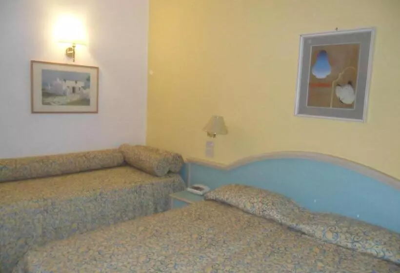 اتاق استاندارد چهارنفره با چشم‌انداز جانبی دریا, Solemare Beach & Beauty Spa