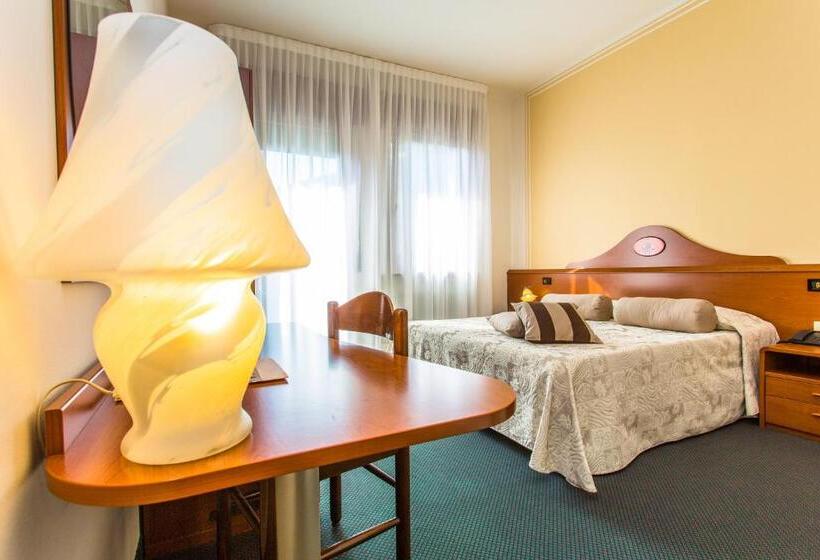 高级大房间, Tegorzo