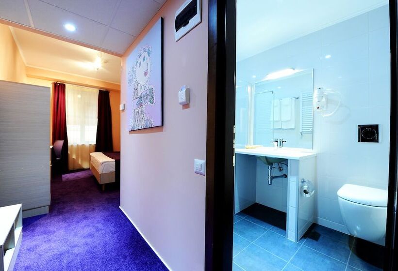 اتاق سوپریور, Trianon