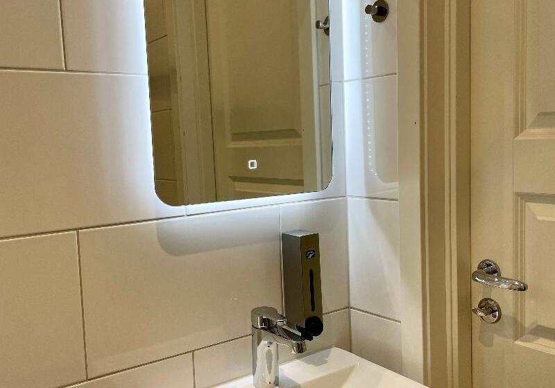 غرفة قياسية فردية, Unique