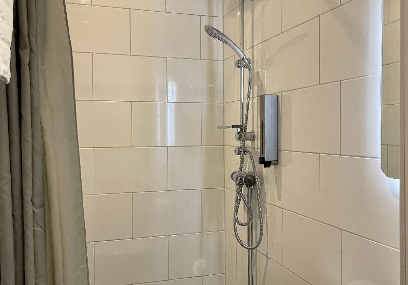 غرفة عائلية, Unique