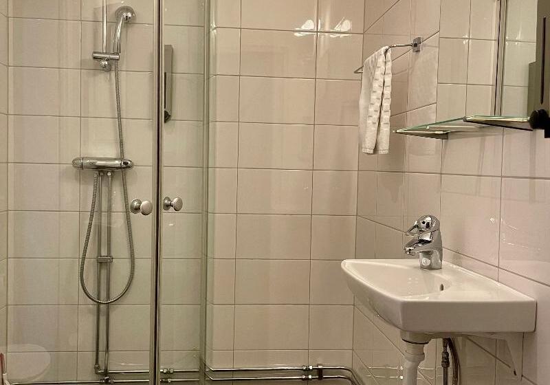 غرفة عائلية, Unique