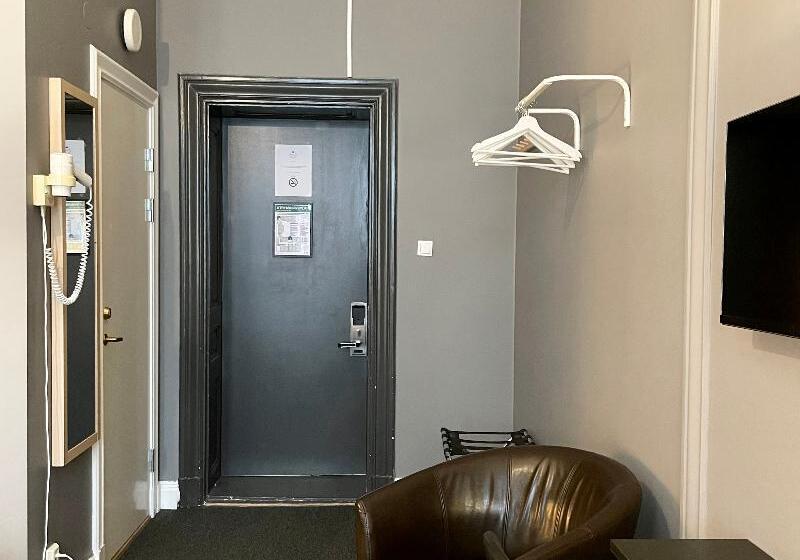 غرفة عائلية, Unique