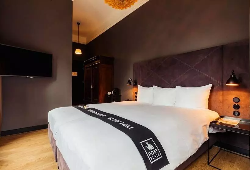 اتاق راحتی, Post Plaza Hotel & Grand Café