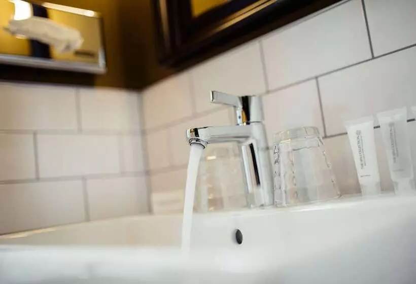 اتاق راحتی, Post Plaza Hotel & Grand Café