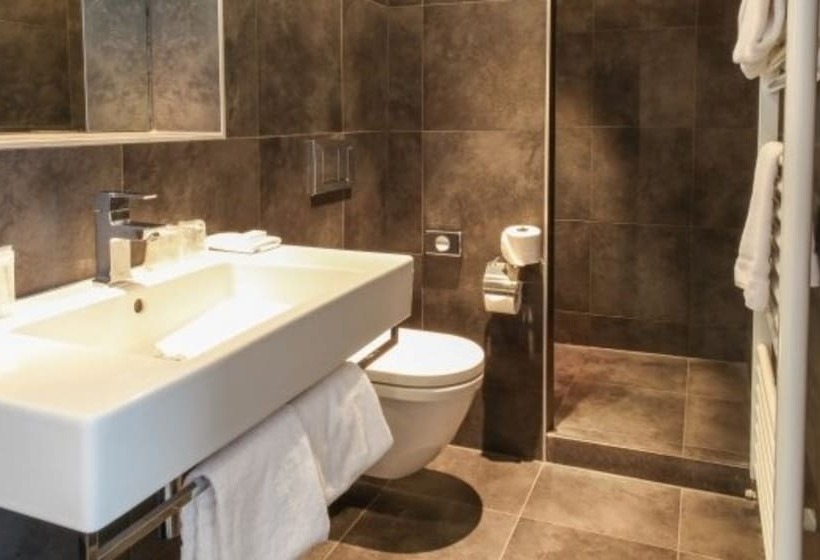 غرفة ديلوكس, Post Plaza Hotel & Grand Café