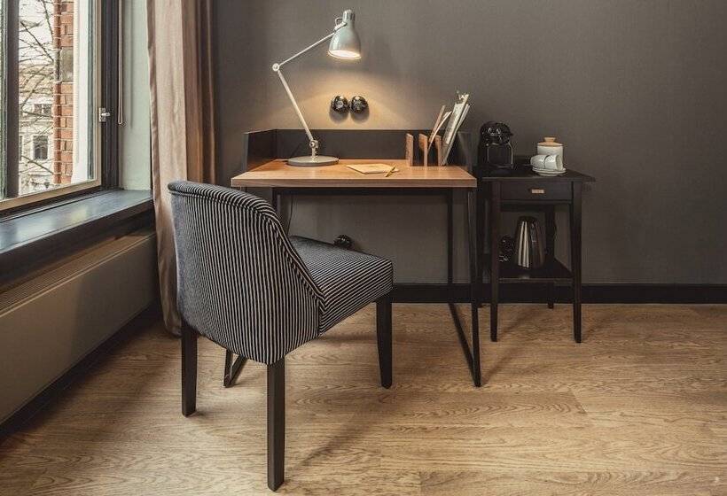 غرفة ديلوكس, Post Plaza Hotel & Grand Café