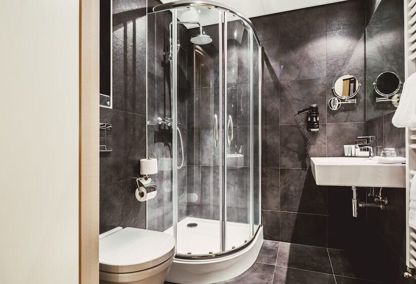 Номер Стандарт Индивидуальный, Post Plaza Hotel & Grand Café