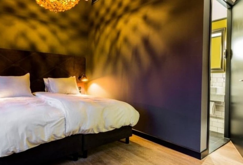 غرفة عائلية, Post Plaza Hotel & Grand Café