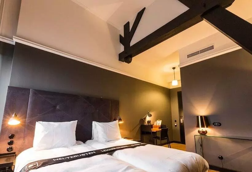 اتاق راحتی, Post Plaza Hotel & Grand Café