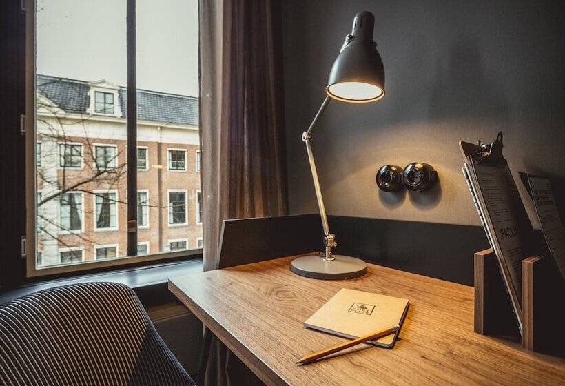 غرفة ديلوكس, Post Plaza Hotel & Grand Café