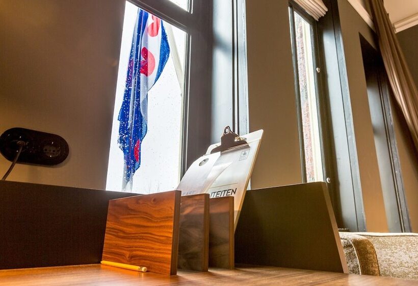 غرفة ديلوكس, Post Plaza Hotel & Grand Café