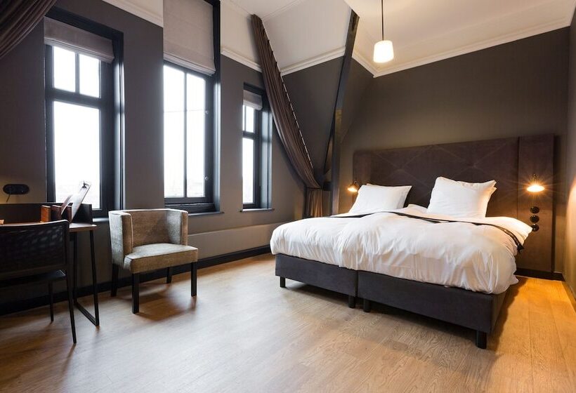 غرفة ديلوكس, Post Plaza Hotel & Grand Café