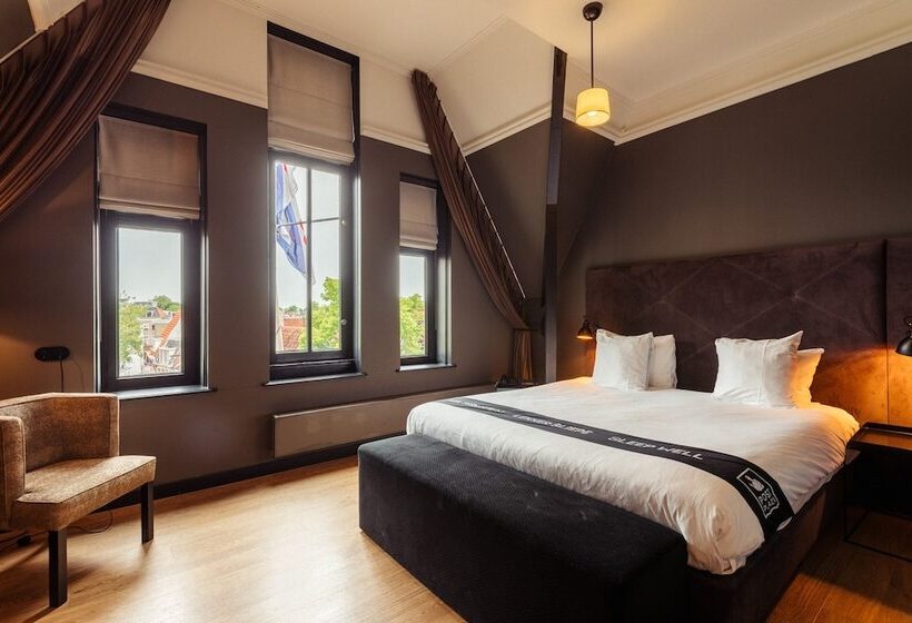 Номер Deluxe, Post Plaza Hotel & Grand Café