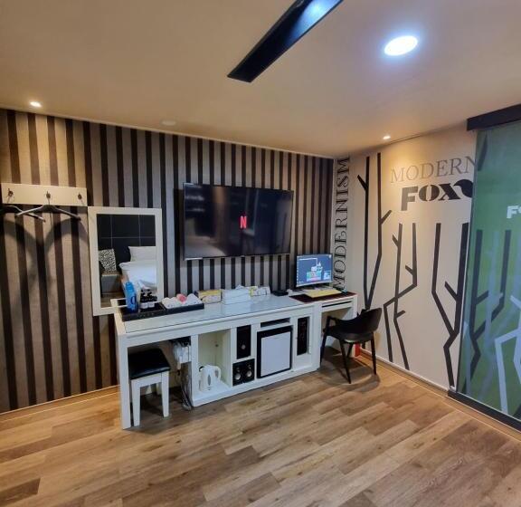 Номер Deluxe, Fox Motel