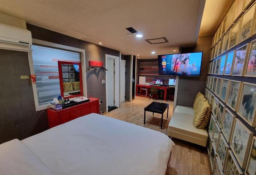 Трехместный Номер Deluxe, Fox Motel