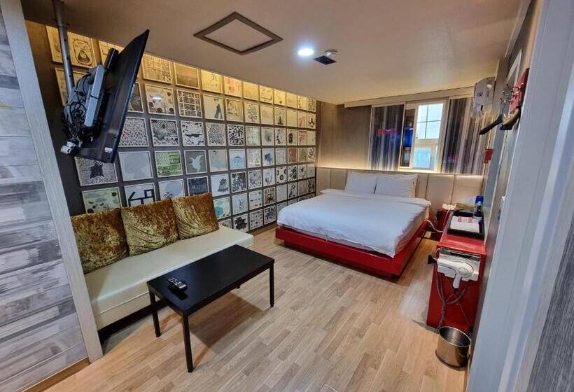 Трехместный Номер Deluxe, Fox Motel