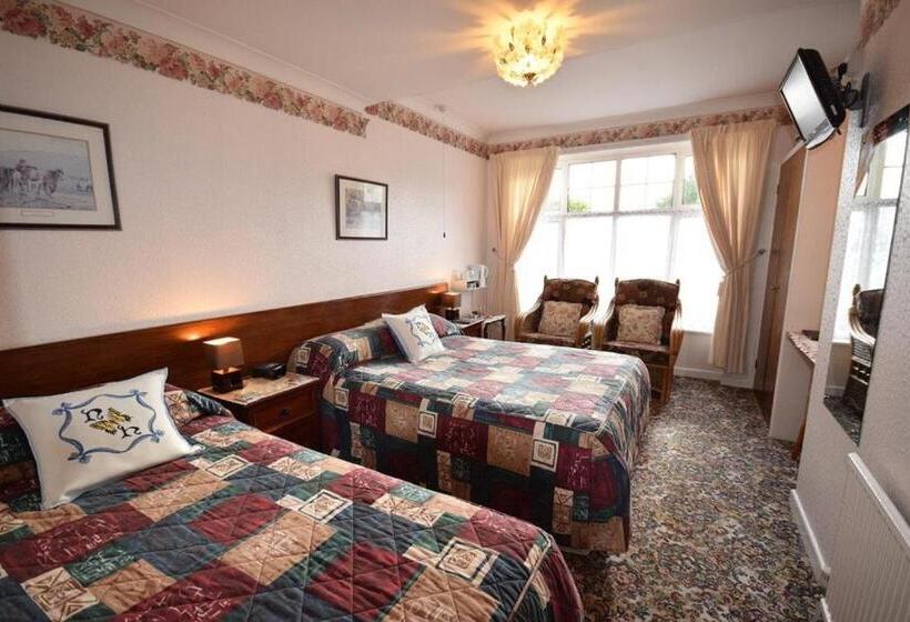 スタンダードトリプルルーム, Newton House