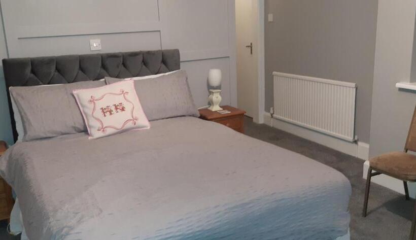 スーペリアールーム, Newton House