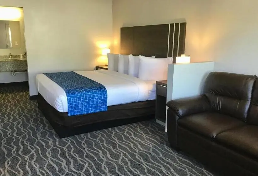 キングサイズベッドのデラックススイート, Travelodge Inn & Suites By Wyndham Missoula University Park