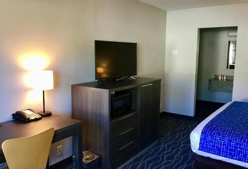 キングサイズベッドのデラックススイート, Travelodge Inn & Suites By Wyndham Missoula University Park