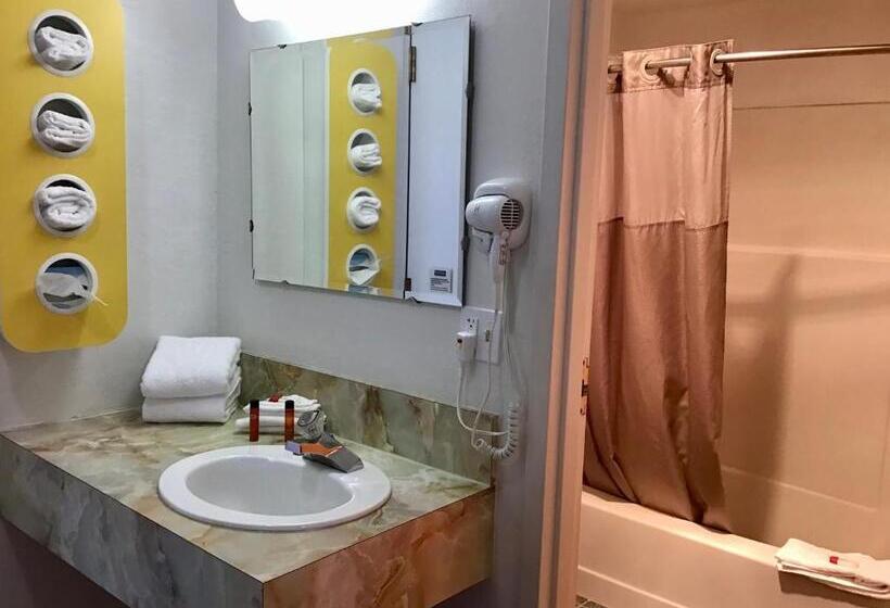 Номер Стандарт, Travelodge Inn & Suites By Wyndham Missoula University Park