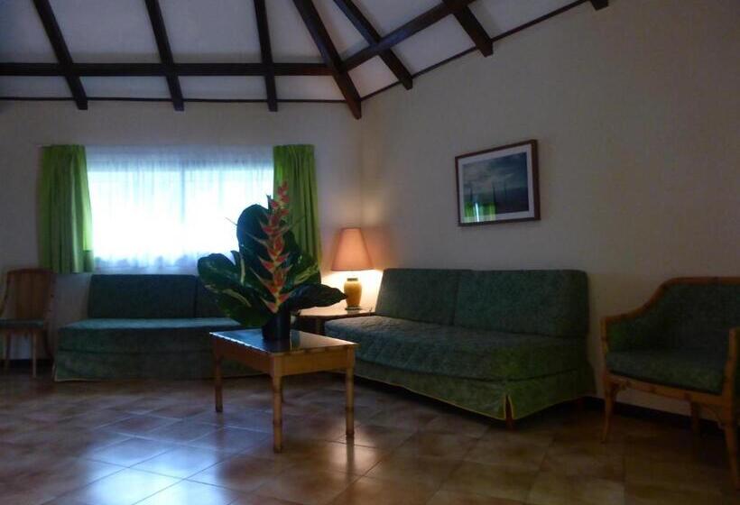 بانگلوی سوپریور, Club Santana Beach & Resort