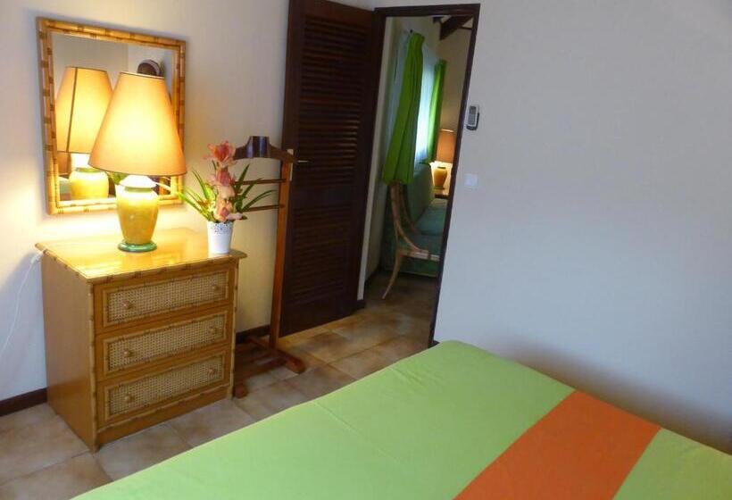 بانگلوی سوپریور, Club Santana Beach & Resort