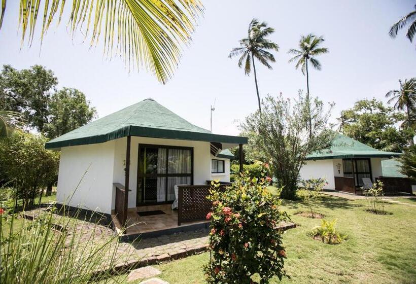 بانگلوی استاندارد, Club Santana Beach & Resort