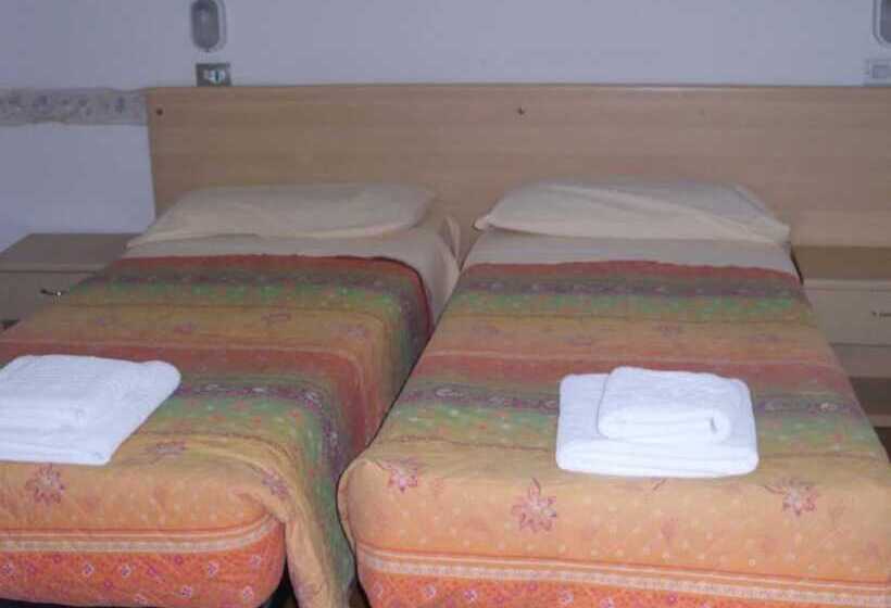 Quarto Estandar, Adler