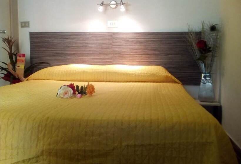 اتاق استاندارد سه نفره, Adler