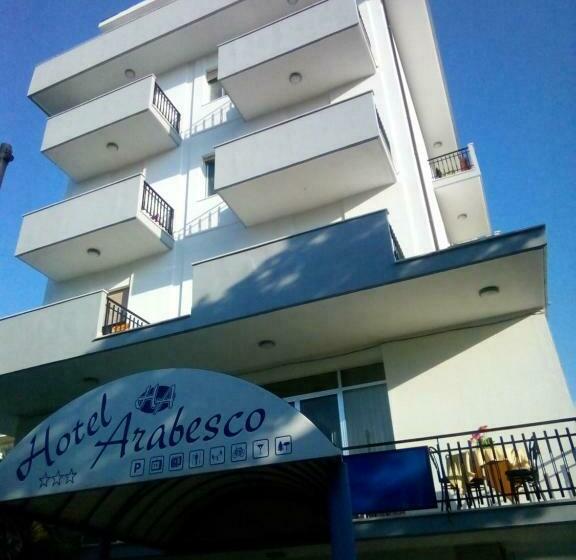 غرفة قياسية, Arabesco