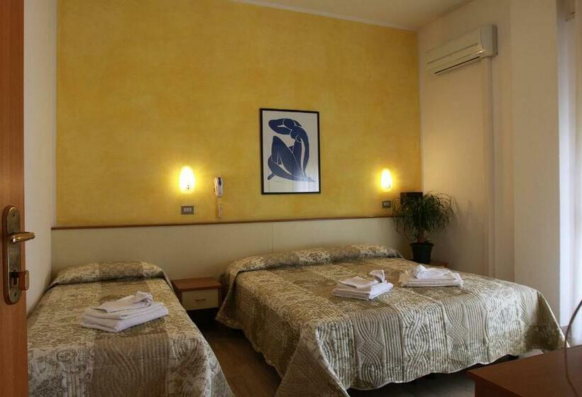 חדר סטנדרט לשלושה, Arabesco