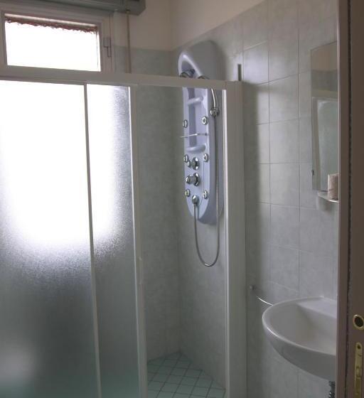 غرفة عائلية, Arabesco