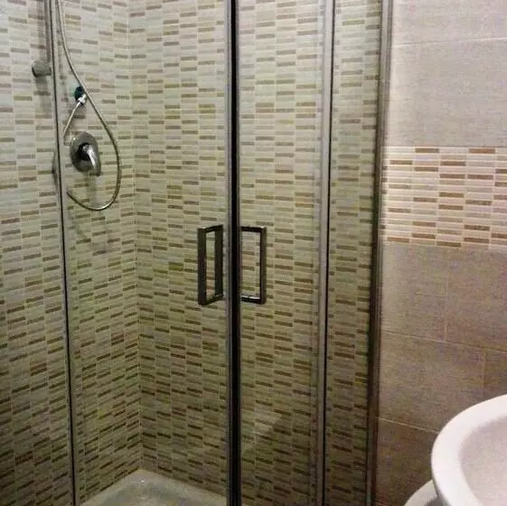 Standard Kolmen Hengen Huone, Arabesco