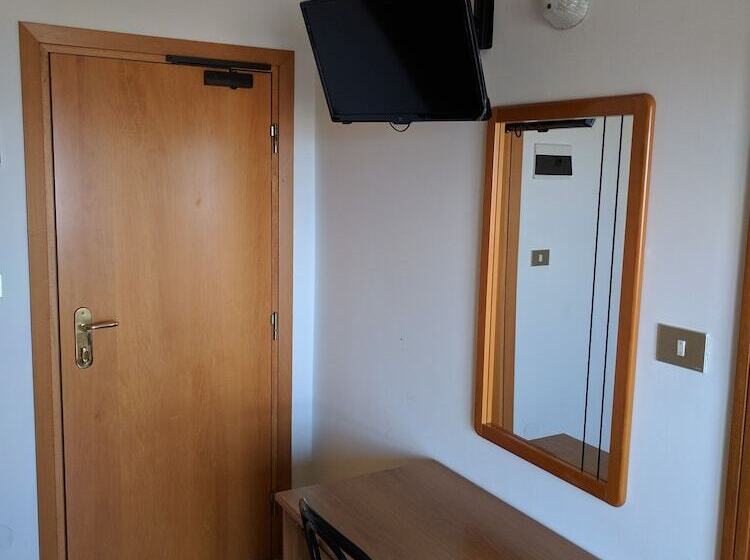 غرفة قياسية ثلاثية, Arabesco