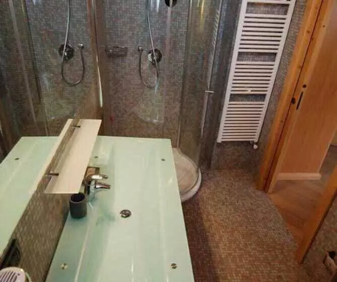 اتاق خانوادگی, Bes & Spa