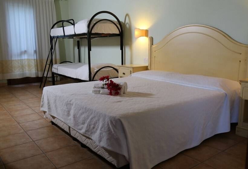 غرفة قياسية رباعية, Club Esse Cala Gonone