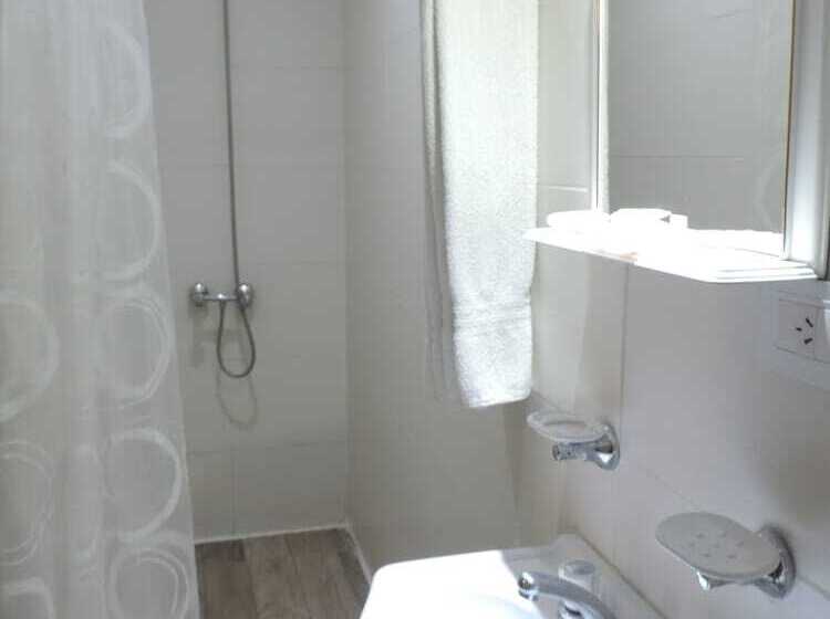 غرفة قياسية رباعية, Dakar