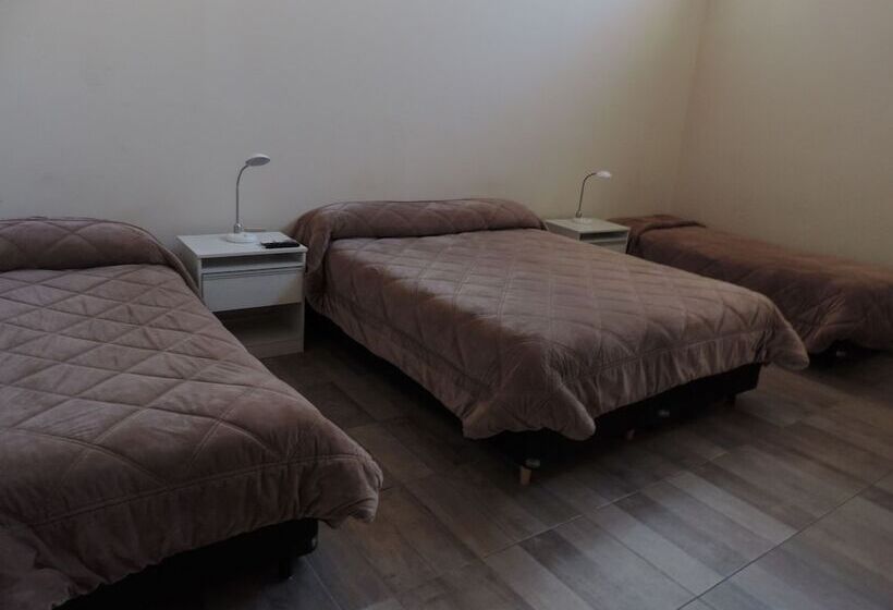 غرفة قياسية رباعية, Dakar