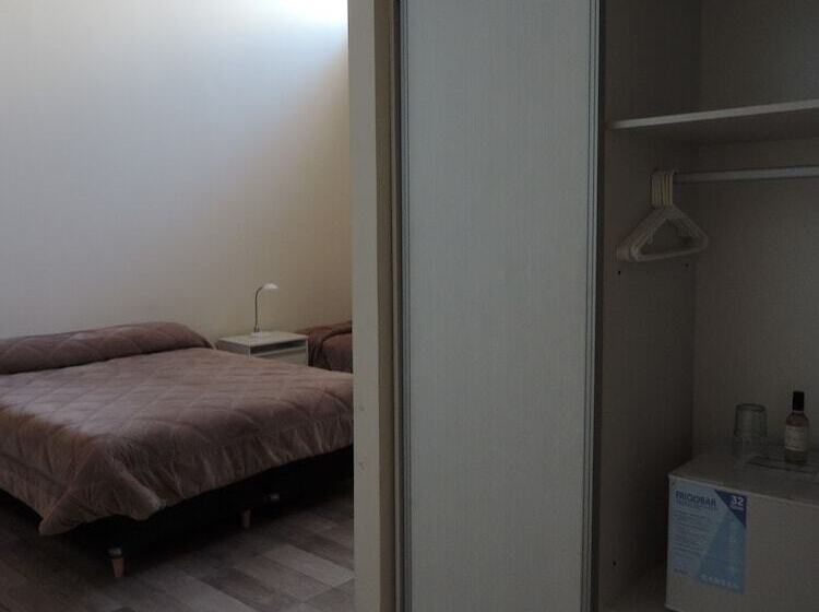 غرفة قياسية رباعية, Dakar