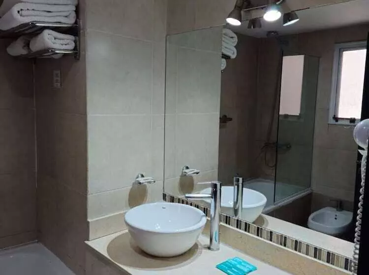 اتاق استاندارد چهار تخته, Dakar