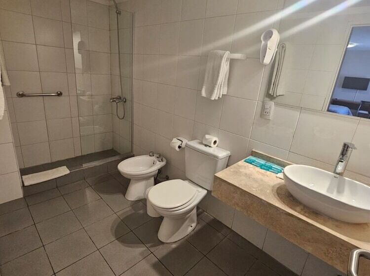 غرفة قياسية رباعية, Dakar